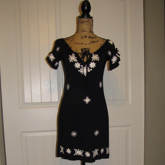 Mini Dress Navy Blue with Cream  Embroidery Size S - Picture 2 of 5